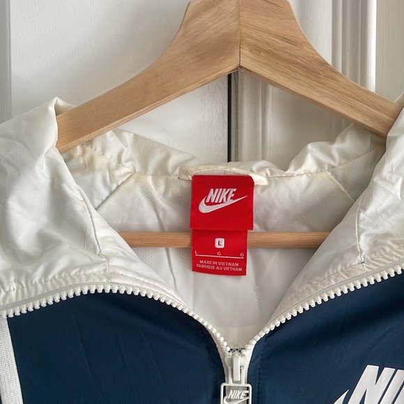 Nike jacket - Picture 2 of 2